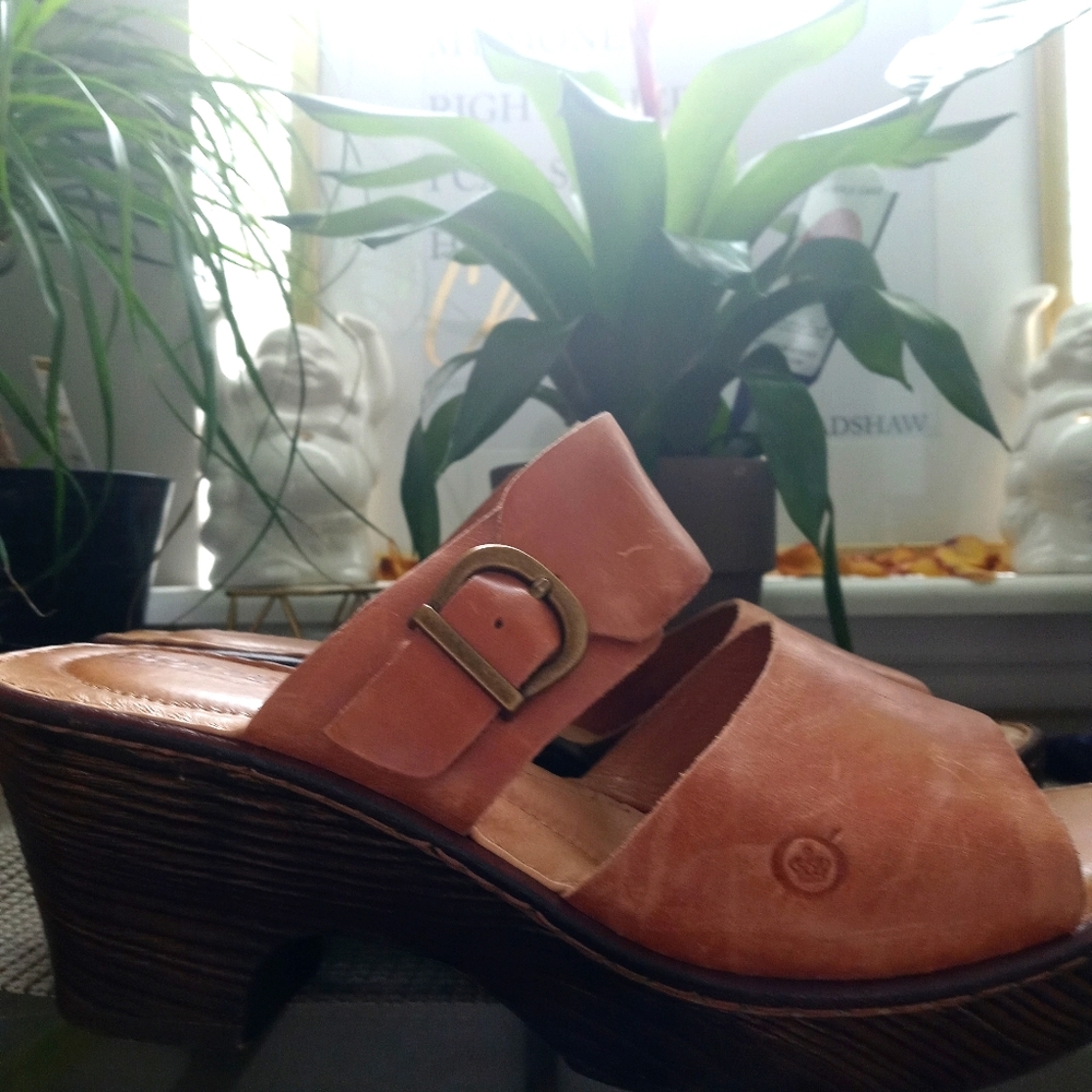 Born Sandals Size 10